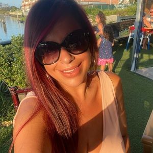 Meet your Posher, Cara